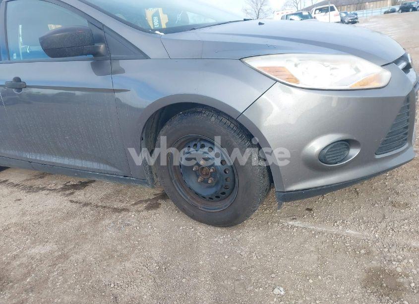 Photo 18 of 2014 Ford Focus S (VIN 1FADP3E25EL346436)