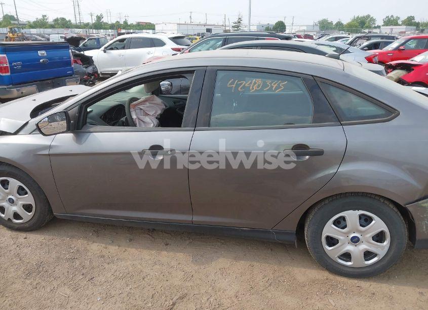 Photo 14 of 2014 Ford Focus S (VIN 1FADP3E25EL370929)