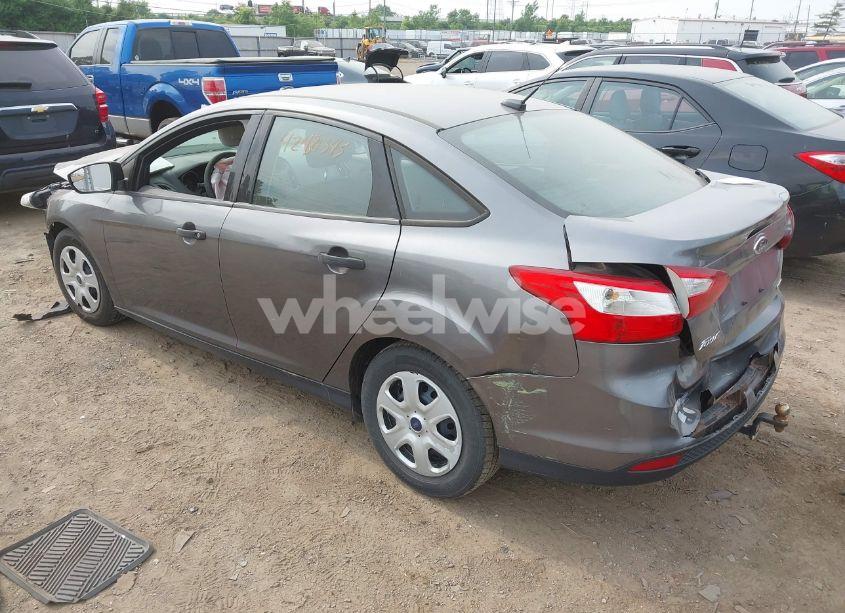 Photo 3 of 2014 Ford Focus S (VIN 1FADP3E25EL370929)