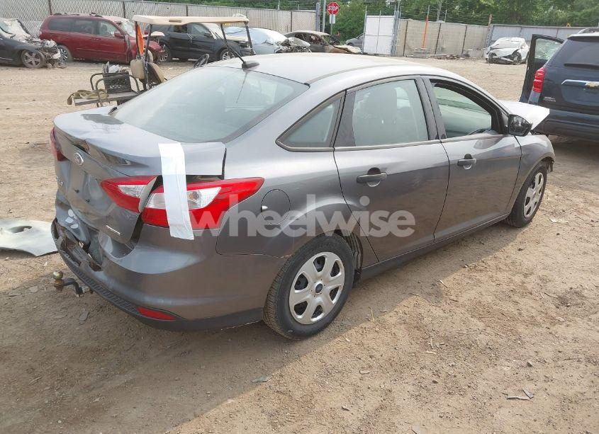 Photo 4 of 2014 Ford Focus S (VIN 1FADP3E25EL370929)