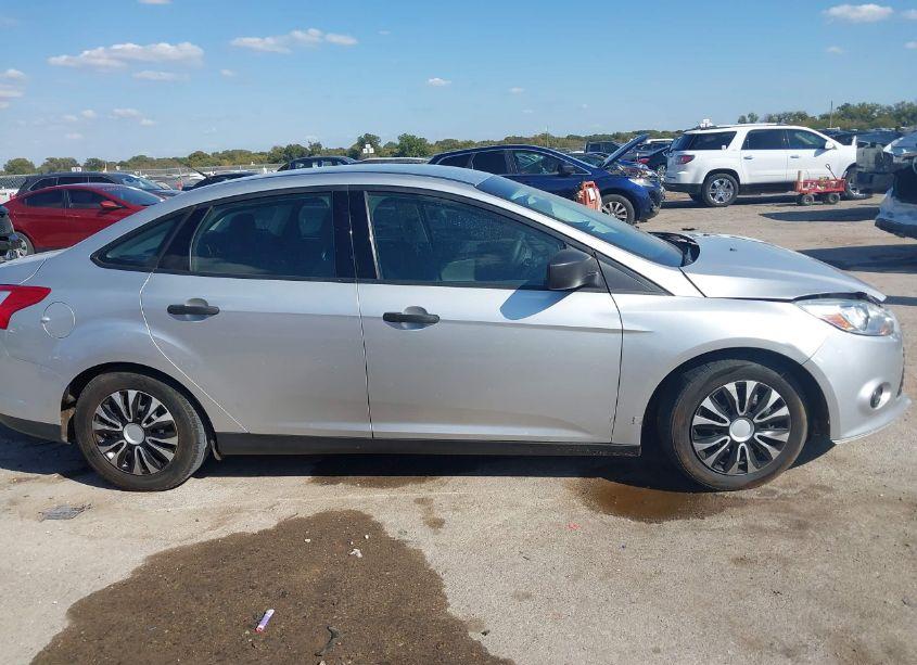 Photo 12 of 2014 Ford Focus S (VIN 1FADP3E25EL413004)