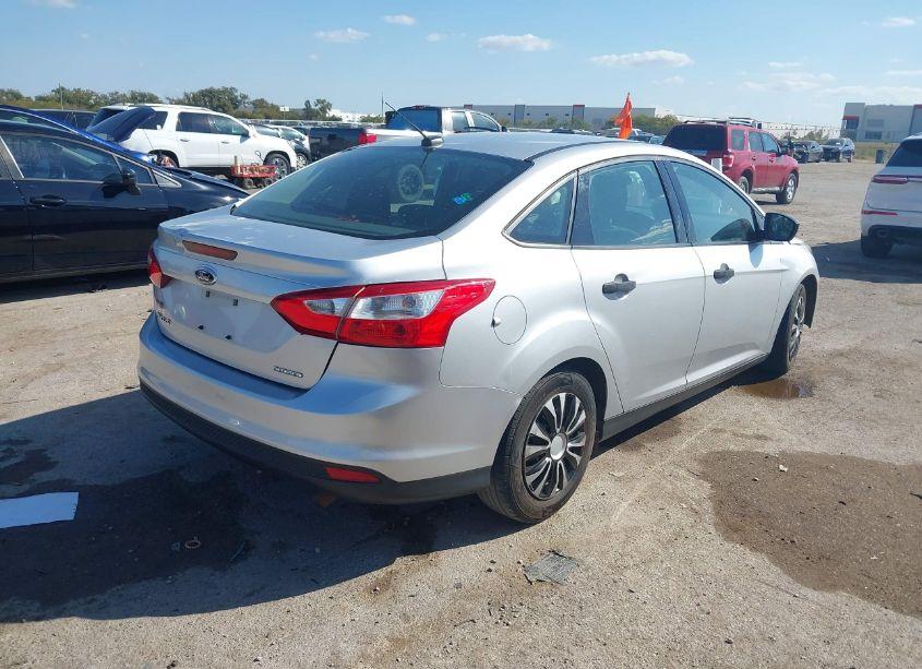 Photo 4 of 2014 Ford Focus S (VIN 1FADP3E25EL413004)