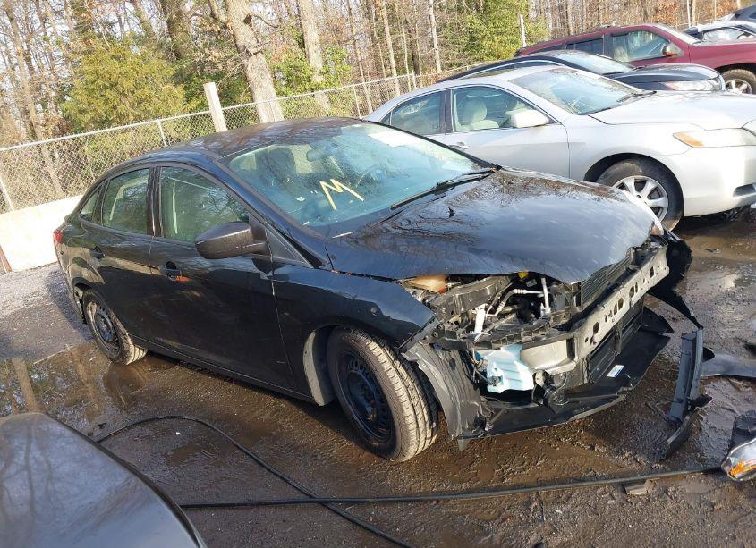 2014 Ford Focus S (VIN 1FADP3E25EL437013) main photo