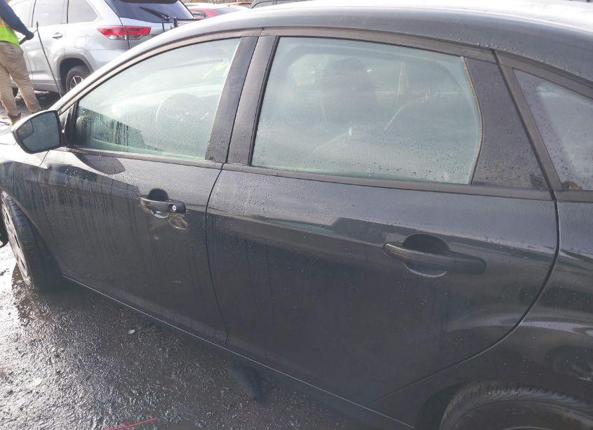 Photo 15 of 2014 Ford Focus S (VIN 1FADP3E25EL437013)