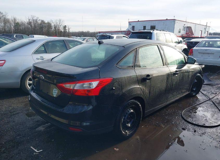 Photo 4 of 2014 Ford Focus S (VIN 1FADP3E25EL437013)