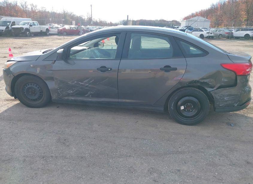Photo 6 of 2015 Ford Focus S (VIN 1FADP3E25FL312109)