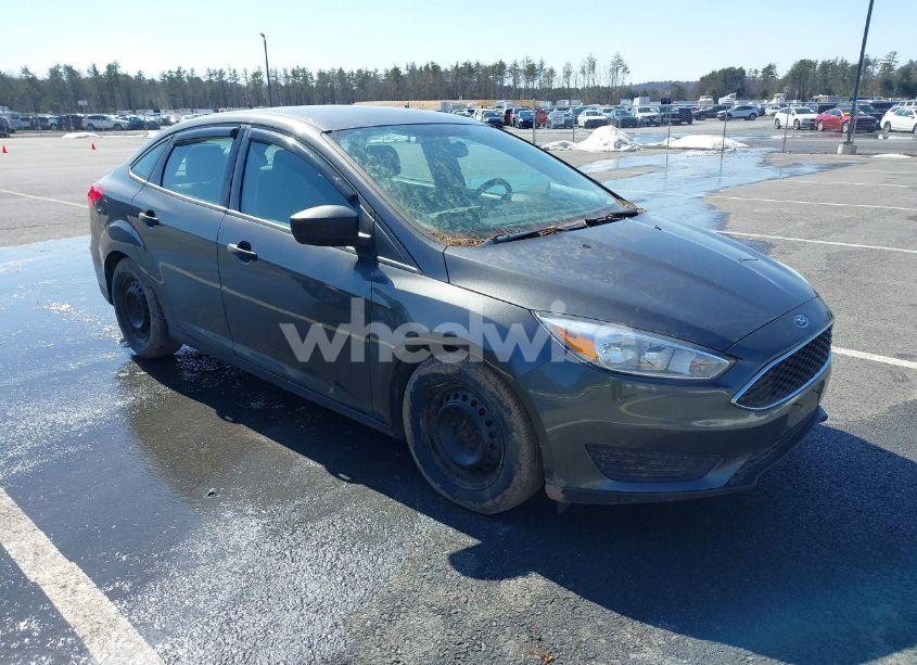 2016 Ford Focus S (VIN 1FADP3E25GL200802) main photo
