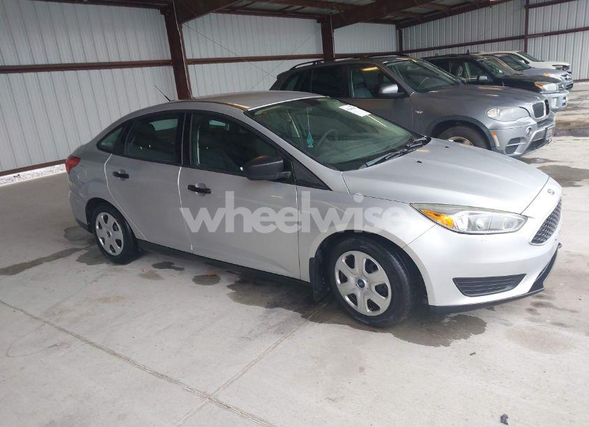 2016 Ford Focus S (VIN 1FADP3E25GL210374) main photo