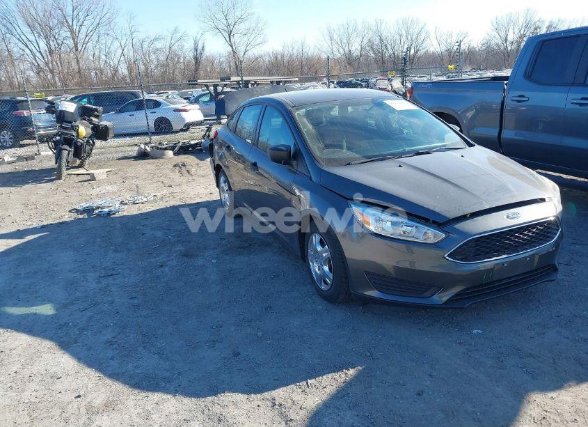 2016 Ford Focus S (VIN 1FADP3E25GL274575) main photo