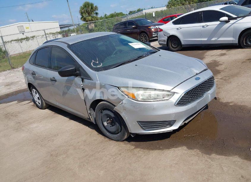 2017 Ford Focus S (VIN 1FADP3E25HL270589) main photo