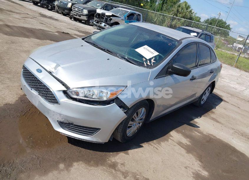 Photo 2 of 2017 Ford Focus S (VIN 1FADP3E25HL270589)