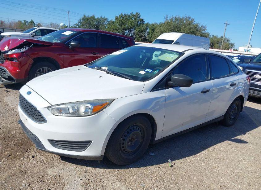 Photo 2 of 2018 Ford Focus S (VIN 1FADP3E25JL240224)