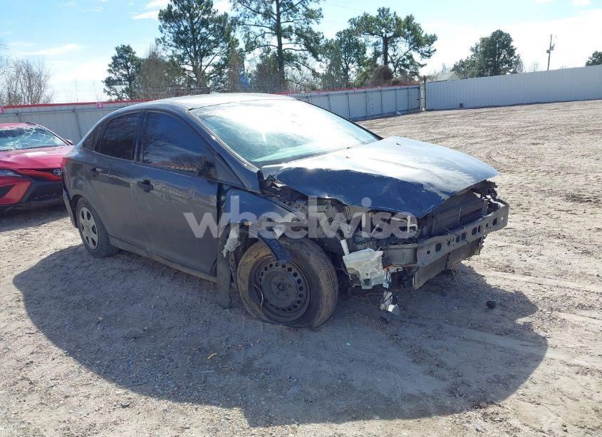 2018 Ford Focus S (VIN 1FADP3E25JL268976) main photo