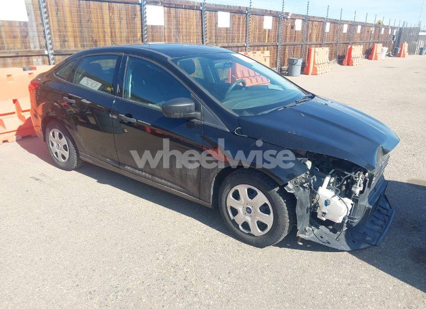 2018 Ford Focus S (VIN 1FADP3E25JL319845) main photo