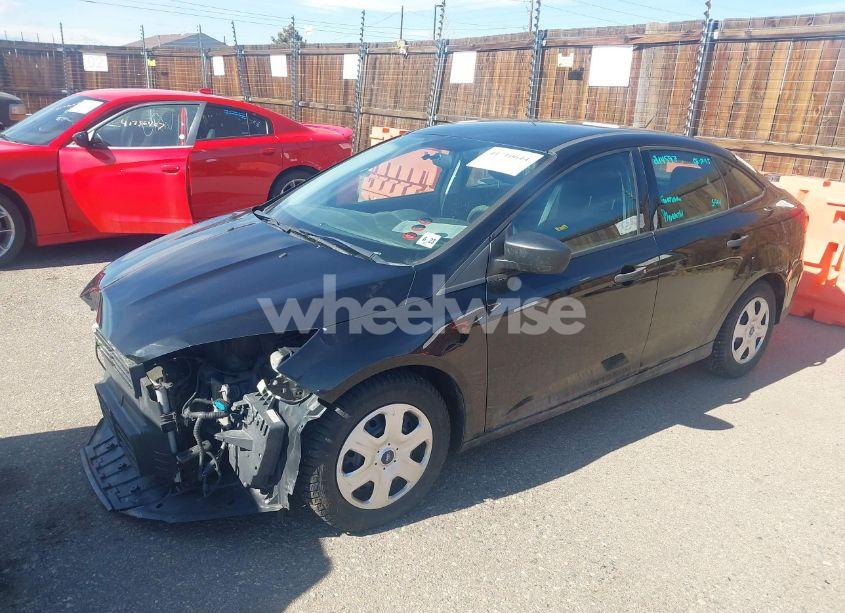 Photo 2 of 2018 Ford Focus S (VIN 1FADP3E25JL319845)