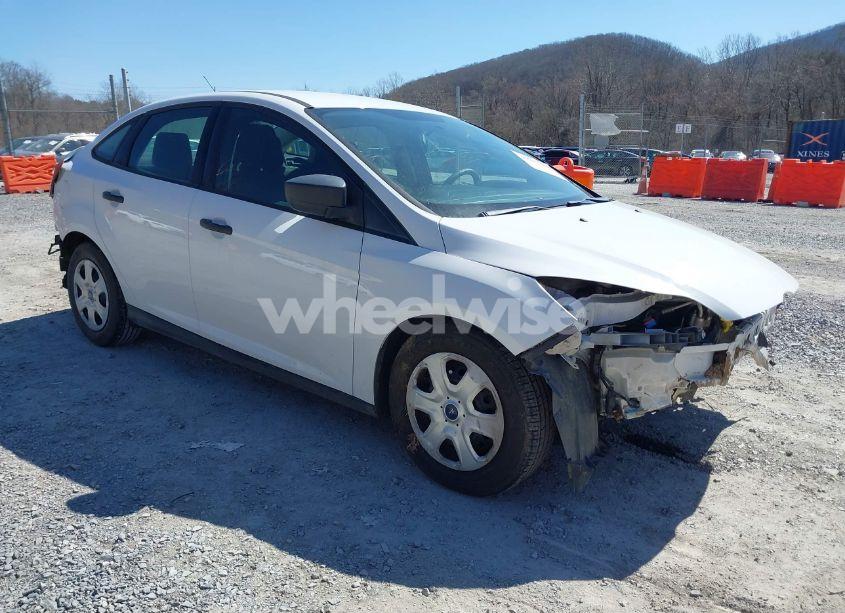 2013 Ford Focus S (VIN 1FADP3E26DL143666) main photo