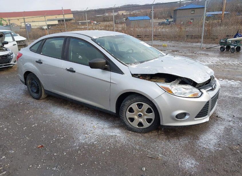 2013 Ford Focus S (VIN 1FADP3E26DL156854) main photo