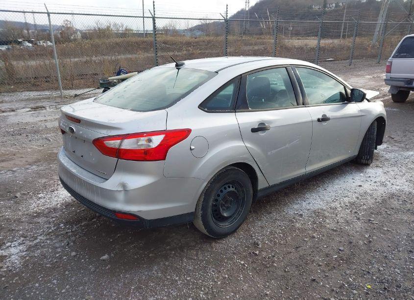 Photo 4 of 2013 Ford Focus S (VIN 1FADP3E26DL156854)
