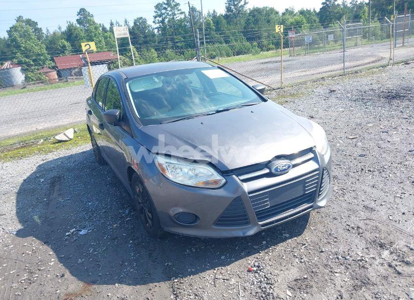 2013 Ford Focus S (VIN 1FADP3E26DL294233) main photo