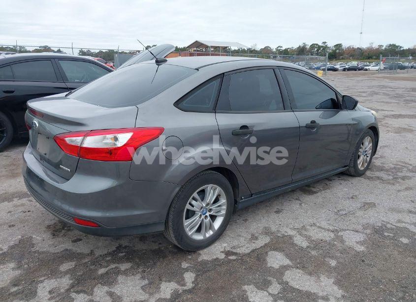 Photo 4 of 2013 Ford Focus S (VIN 1FADP3E26DL349327)