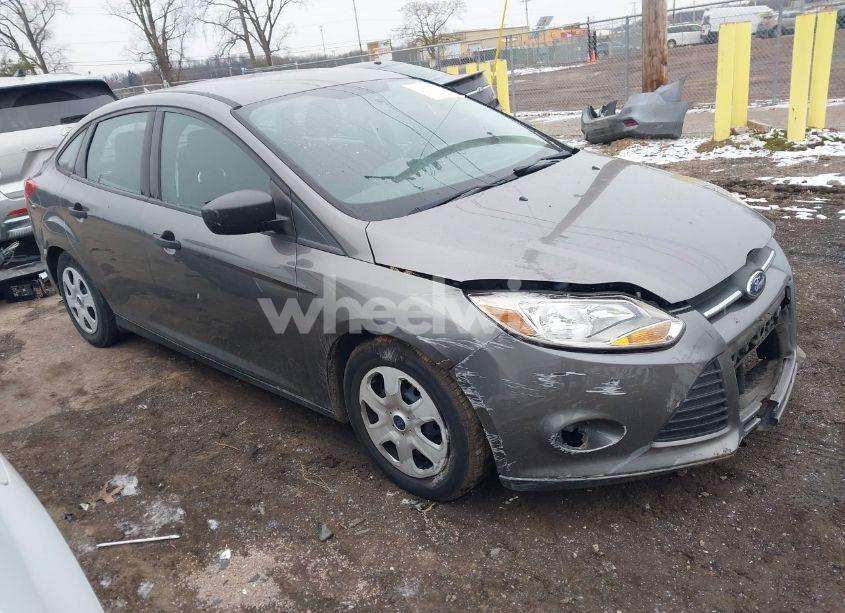Photo 13 of 2014 Ford Focus S (VIN 1FADP3E26EL128019)