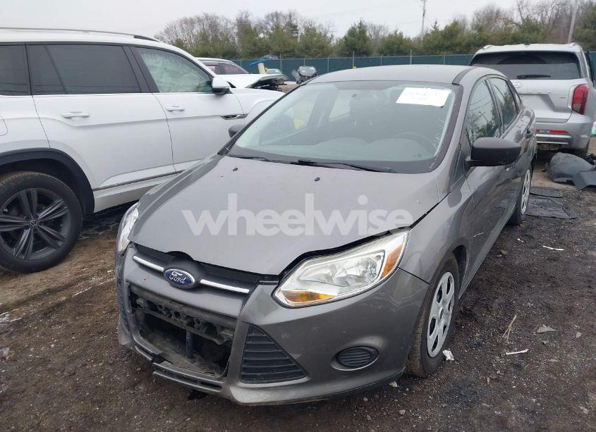 Photo 2 of 2014 Ford Focus S (VIN 1FADP3E26EL128019)