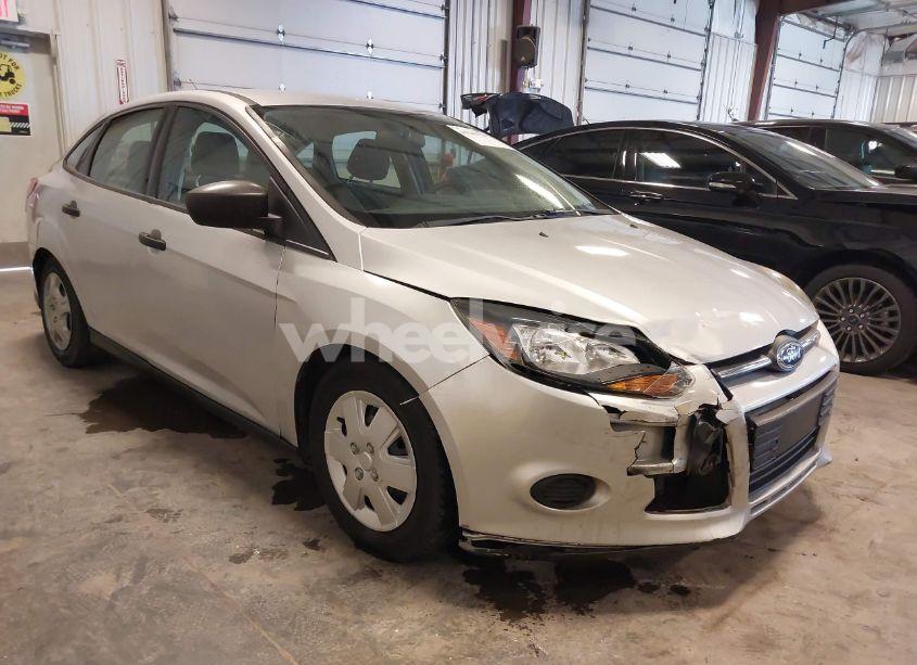 2014 Ford Focus S (VIN 1FADP3E26EL175163) main photo