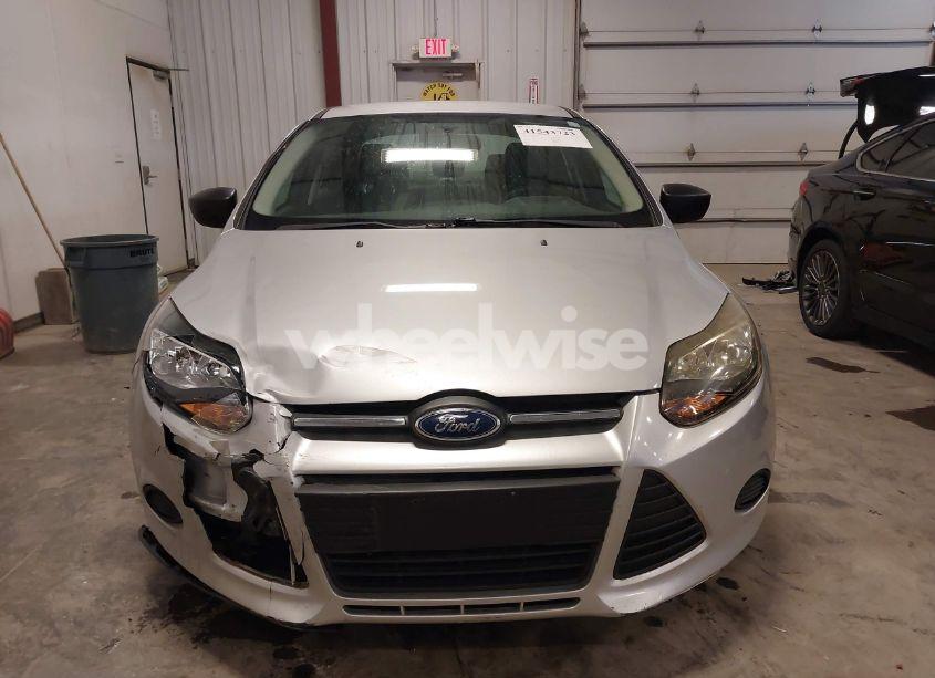 Photo 12 of 2014 Ford Focus S (VIN 1FADP3E26EL175163)