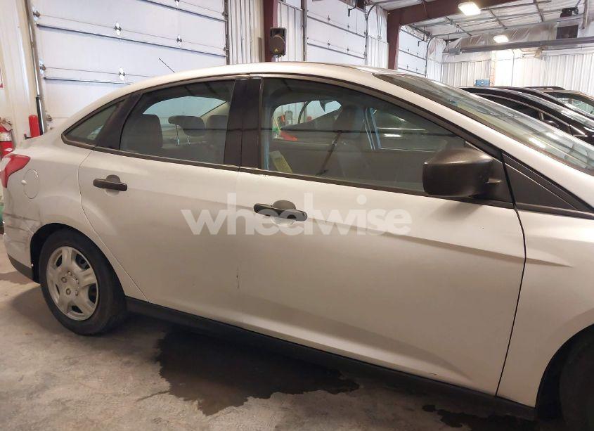 Photo 13 of 2014 Ford Focus S (VIN 1FADP3E26EL175163)