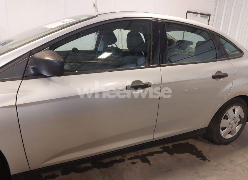 Photo 14 of 2014 Ford Focus S (VIN 1FADP3E26EL175163)