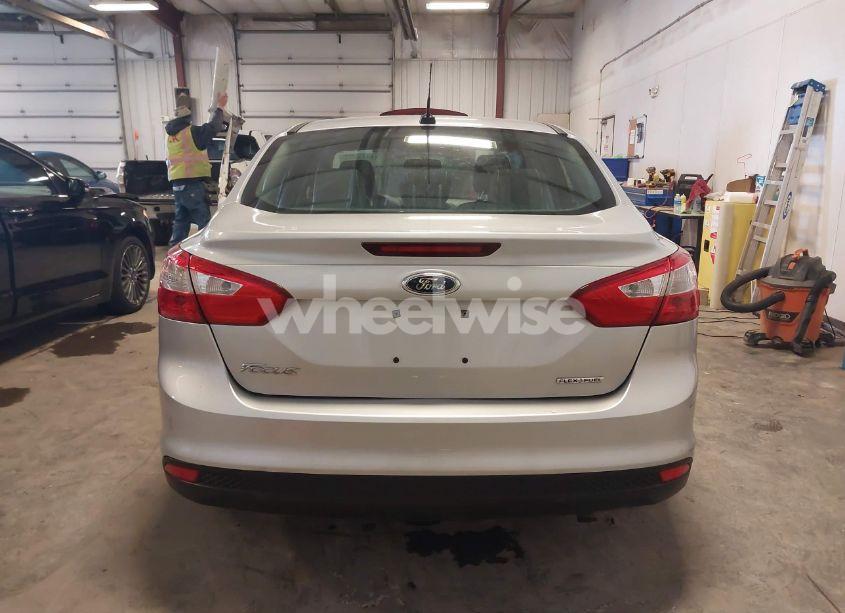 Photo 16 of 2014 Ford Focus S (VIN 1FADP3E26EL175163)