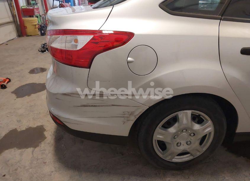 Photo 17 of 2014 Ford Focus S (VIN 1FADP3E26EL175163)