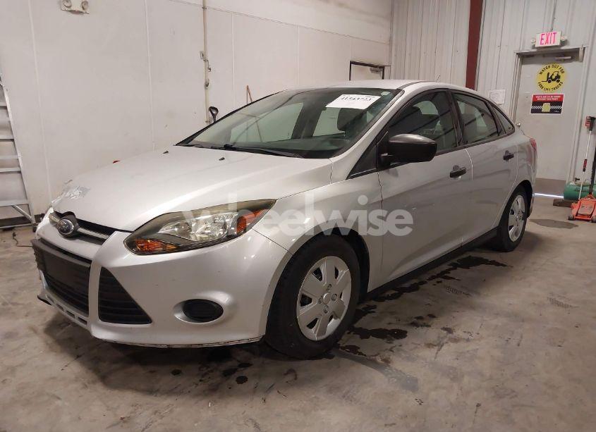 Photo 2 of 2014 Ford Focus S (VIN 1FADP3E26EL175163)