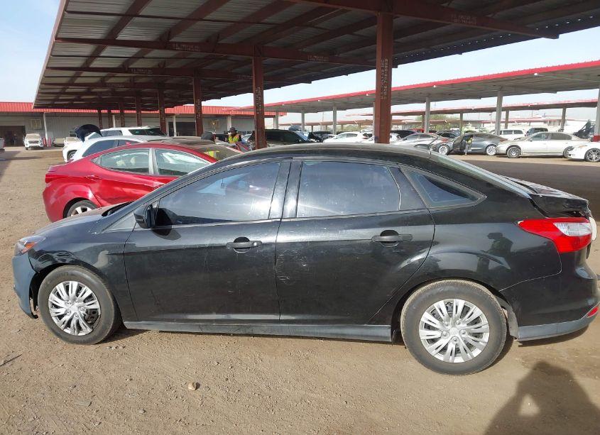 Photo 14 of 2014 Ford Focus S (VIN 1FADP3E26EL259516)