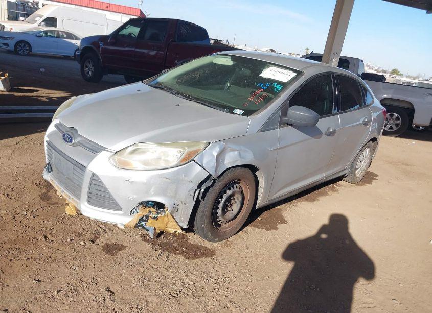 Photo 2 of 2014 Ford Focus S (VIN 1FADP3E26EL311906)