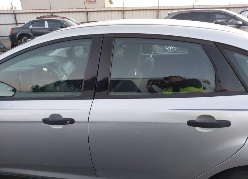 Photo 14 of 2014 Ford Focus S (VIN 1FADP3E26EL321092)