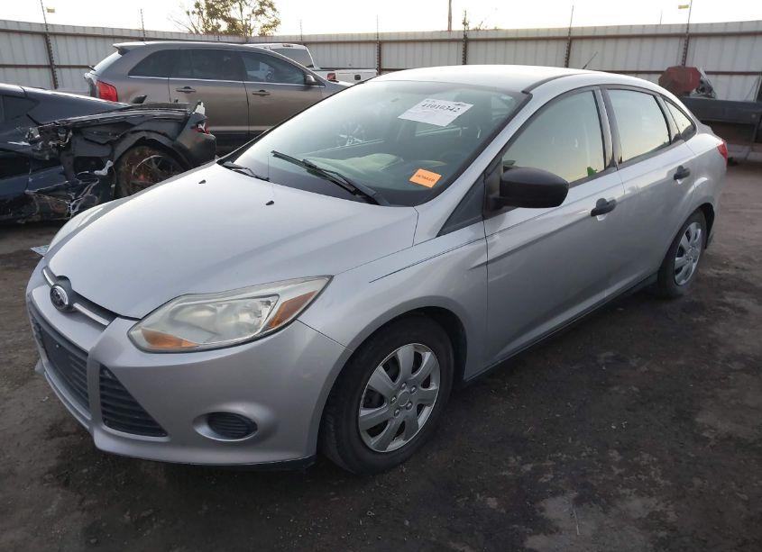 Photo 2 of 2014 Ford Focus S (VIN 1FADP3E26EL321092)