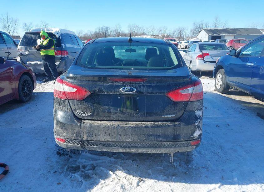 Photo 17 of 2014 Ford Focus S (VIN 1FADP3E26EL329855)