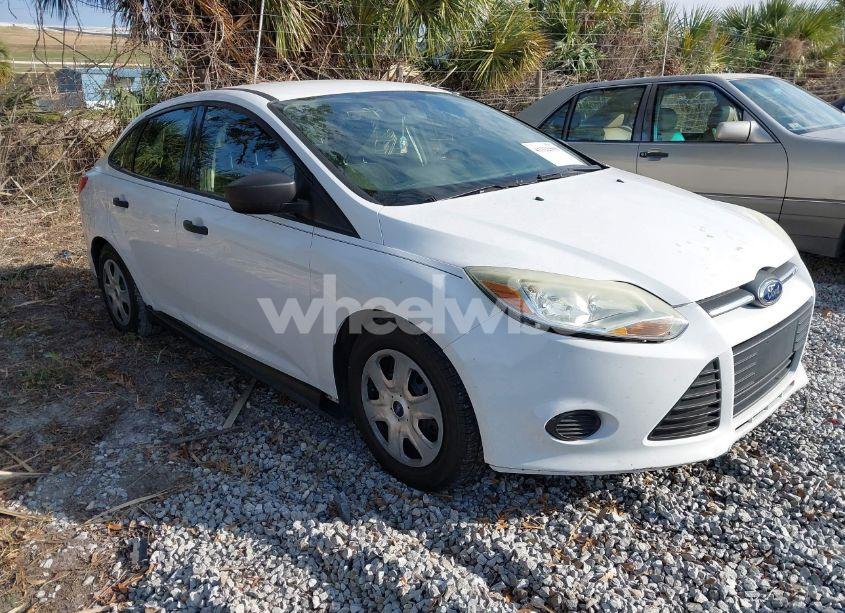 2014 Ford Focus S (VIN 1FADP3E26EL356165) main photo