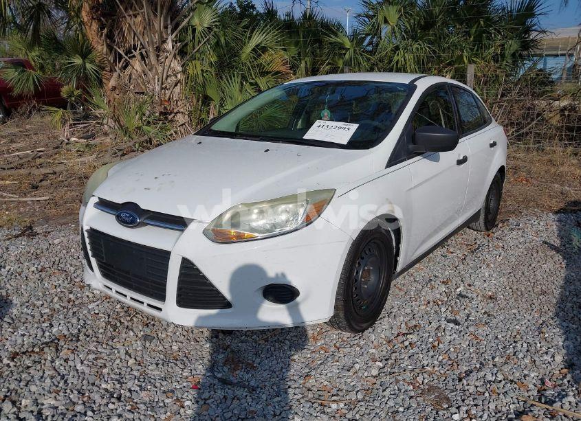 Photo 2 of 2014 Ford Focus S (VIN 1FADP3E26EL356165)