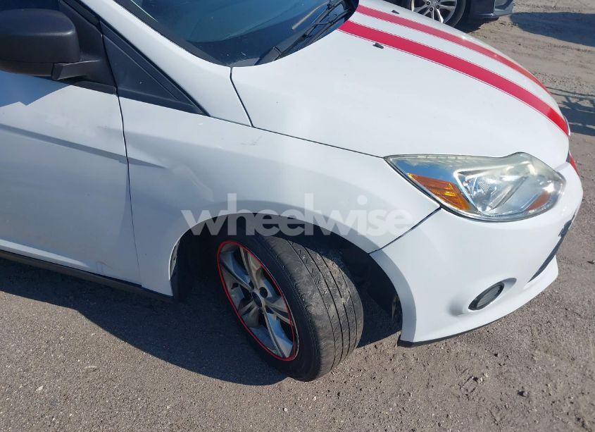 Photo 13 of 2014 Ford Focus S (VIN 1FADP3E26EL366050)