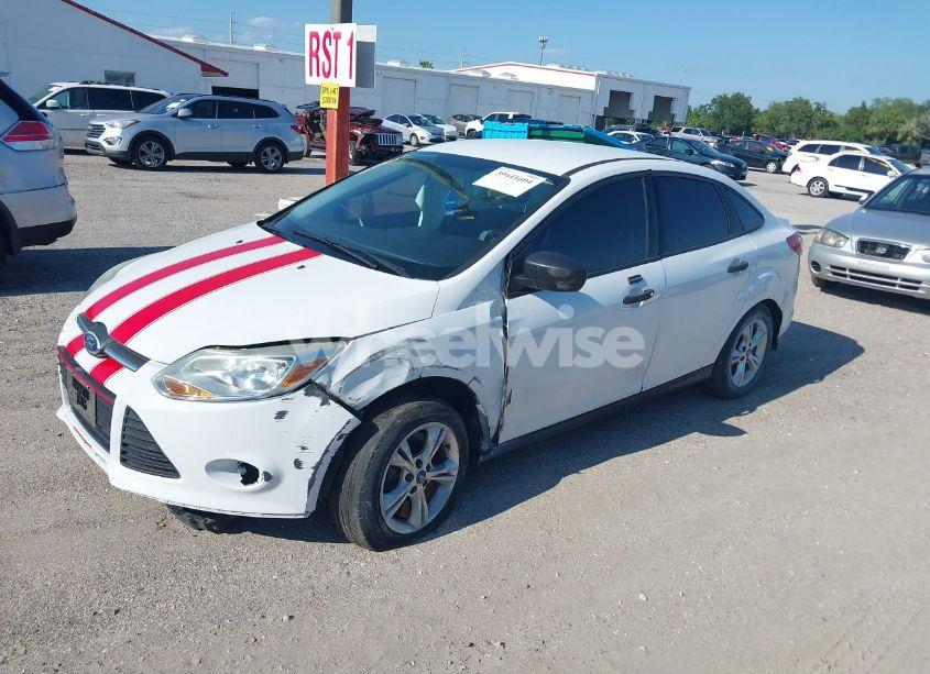 Photo 2 of 2014 Ford Focus S (VIN 1FADP3E26EL366050)