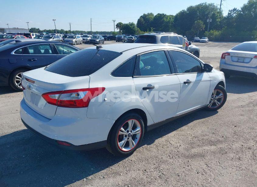 Photo 4 of 2014 Ford Focus S (VIN 1FADP3E26EL366050)