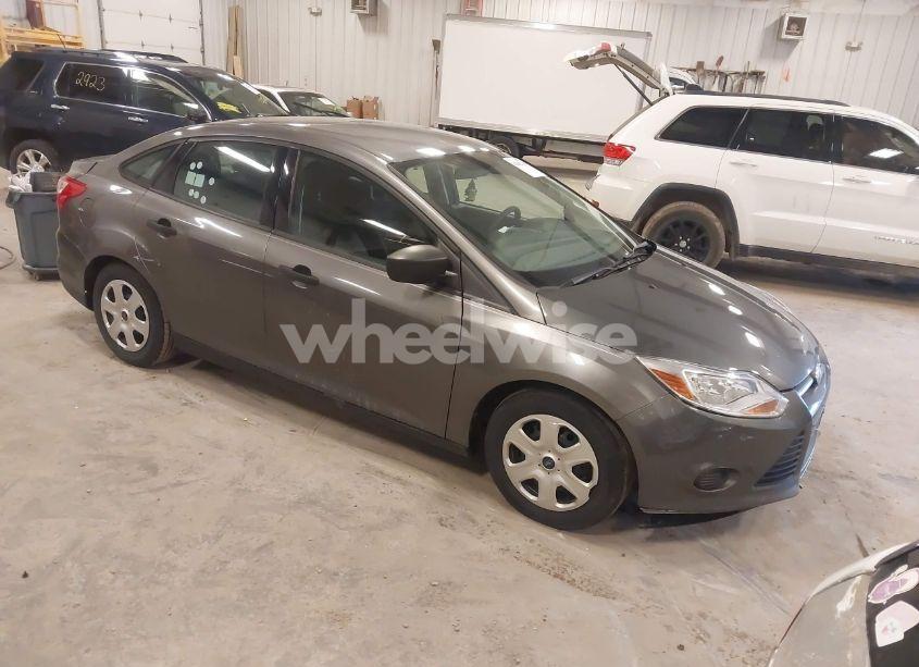 2014 Ford Focus S (VIN 1FADP3E26EL406031) main photo