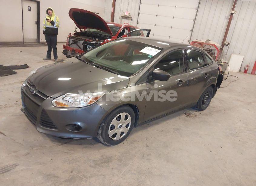 Photo 2 of 2014 Ford Focus S (VIN 1FADP3E26EL406031)