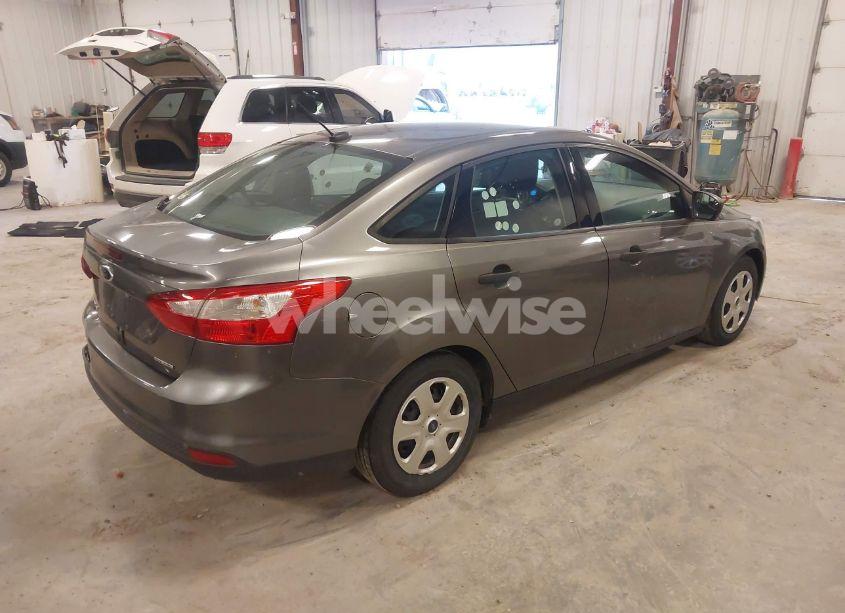 Photo 4 of 2014 Ford Focus S (VIN 1FADP3E26EL406031)