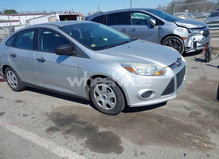 2014 Ford Focus S (VIN 1FADP3E26EL418163) main photo