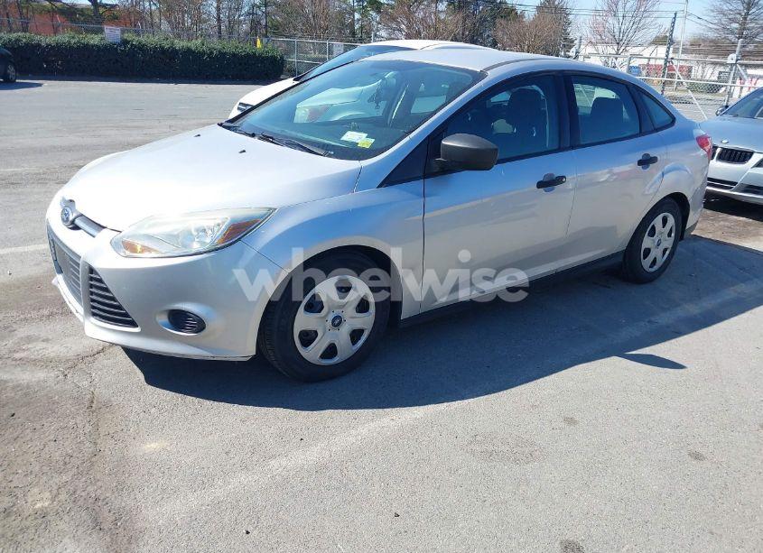 Photo 2 of 2014 Ford Focus S (VIN 1FADP3E26EL418163)