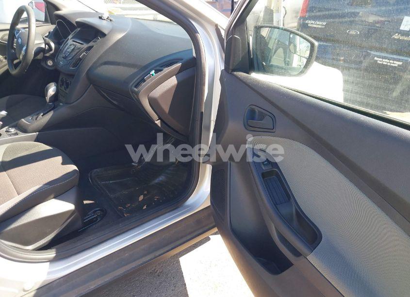 Photo 5 of 2014 Ford Focus S (VIN 1FADP3E26EL418163)