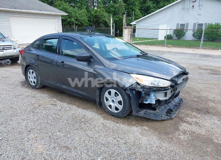 2016 Ford Focus S (VIN 1FADP3E26GL207998) main photo